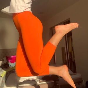 ALO YOGA 🍊 BRIGHT ORANGE 7/8 LEGGINGS NEVER WORN